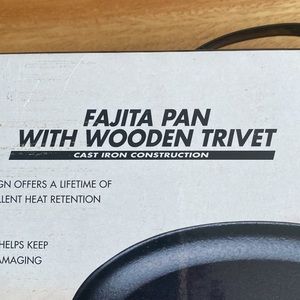 Pacific Coast Trail 9.5” cast iron Fajita Pan with 10.6’ wood trivet new in box